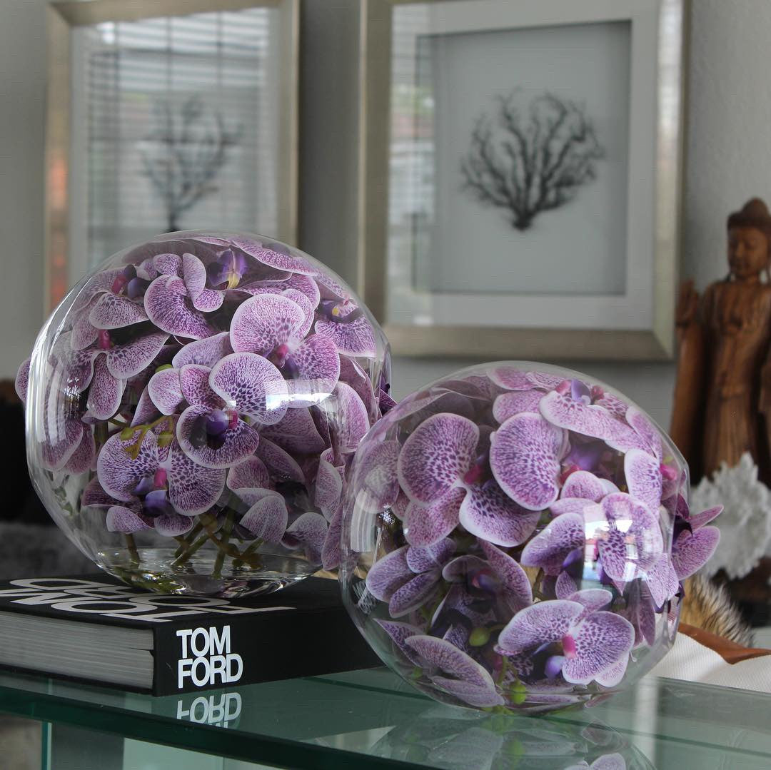 Vase Crosswinds 30 cm avec orchidées violettes