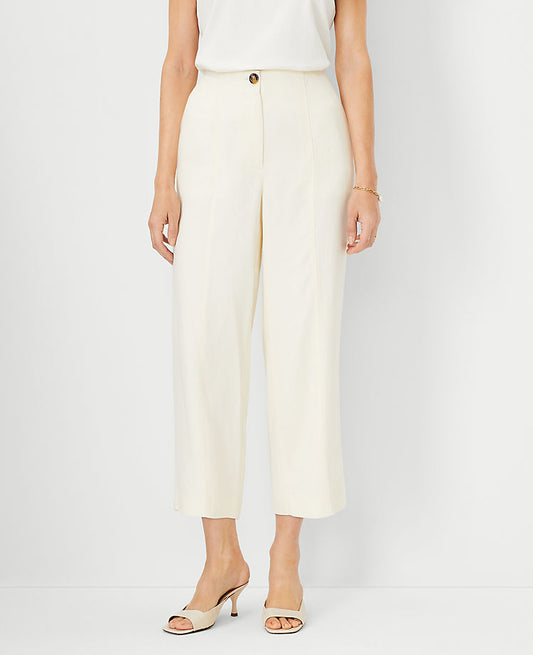 Le pantalon court droit à coutures – Coupe galbée
