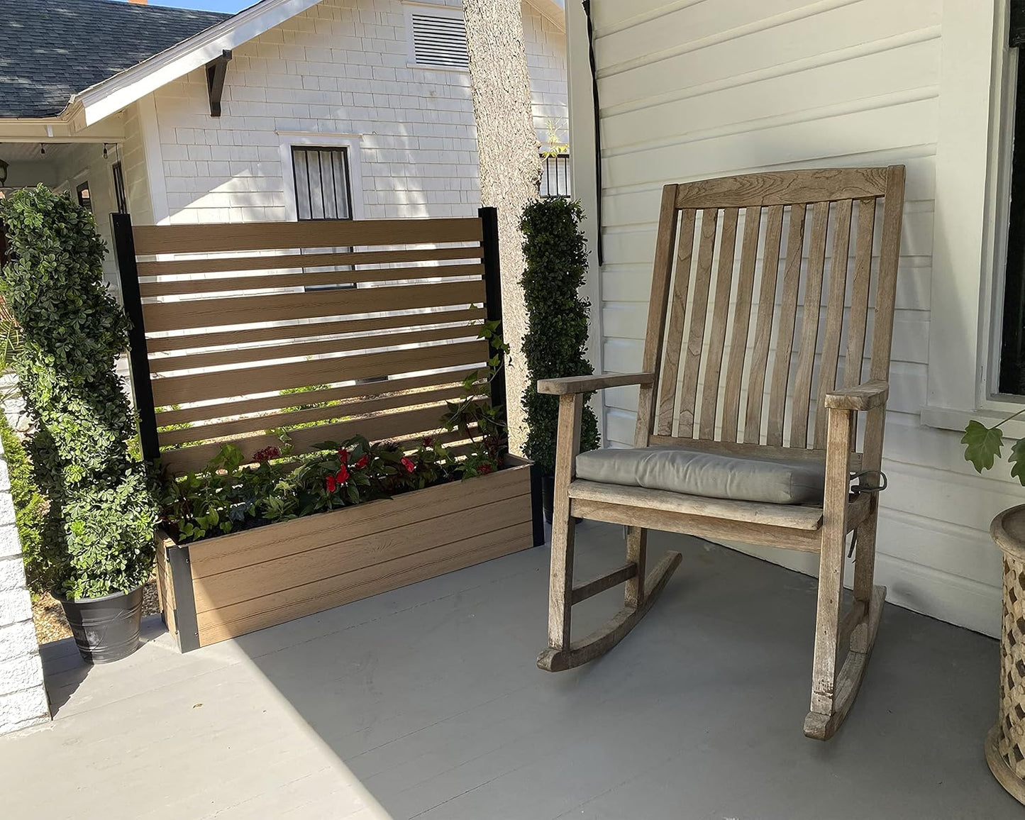 ??Planter boxes with trellis privacy screen