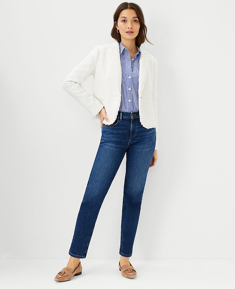 Sculpting Pocket Mid Rise Taper Jeans in klassischer Indigo-Waschung