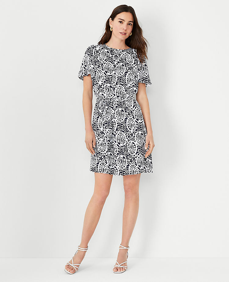 Robe droite à manches volantées fleuries