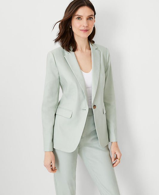 Le blazer à encoche et un bouton en mélange de lin