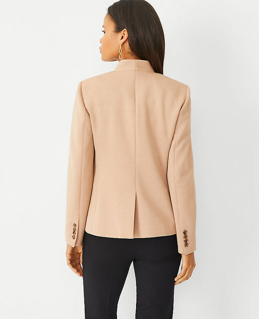 Le blazer découpé en maille double face