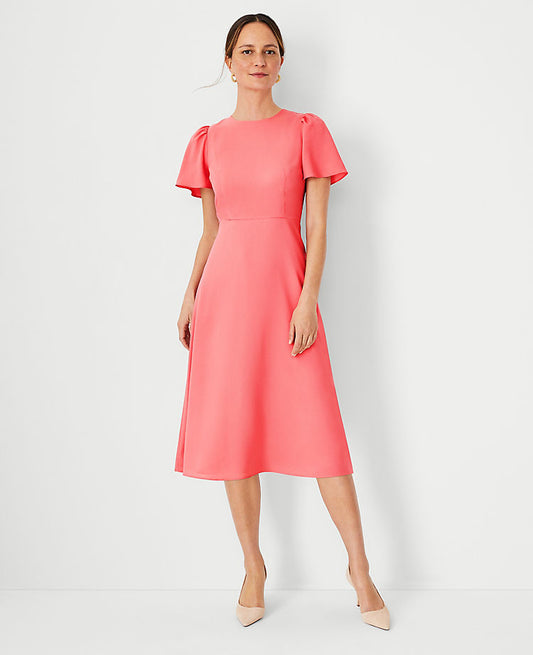 Robe évasée à manches volantées