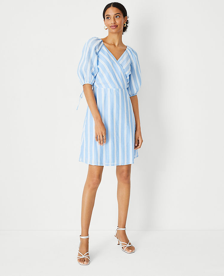Gestreiftes Wickelkleid mit Puffärmeln