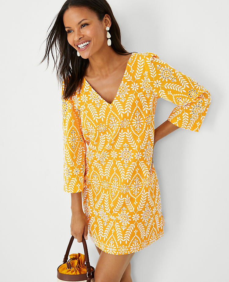 Robe droite à œillets et motif floral