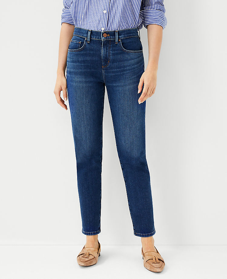 Sculpting Pocket Mid Rise Taper Jeans in klassischer Indigo-Waschung