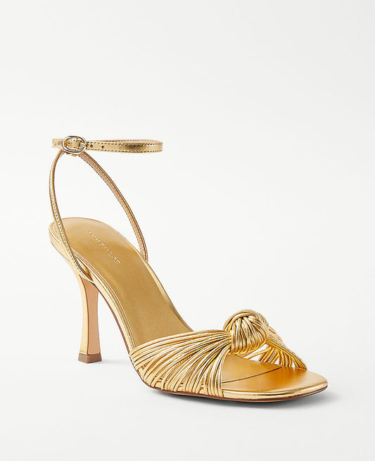 Sandales en cuir nouées