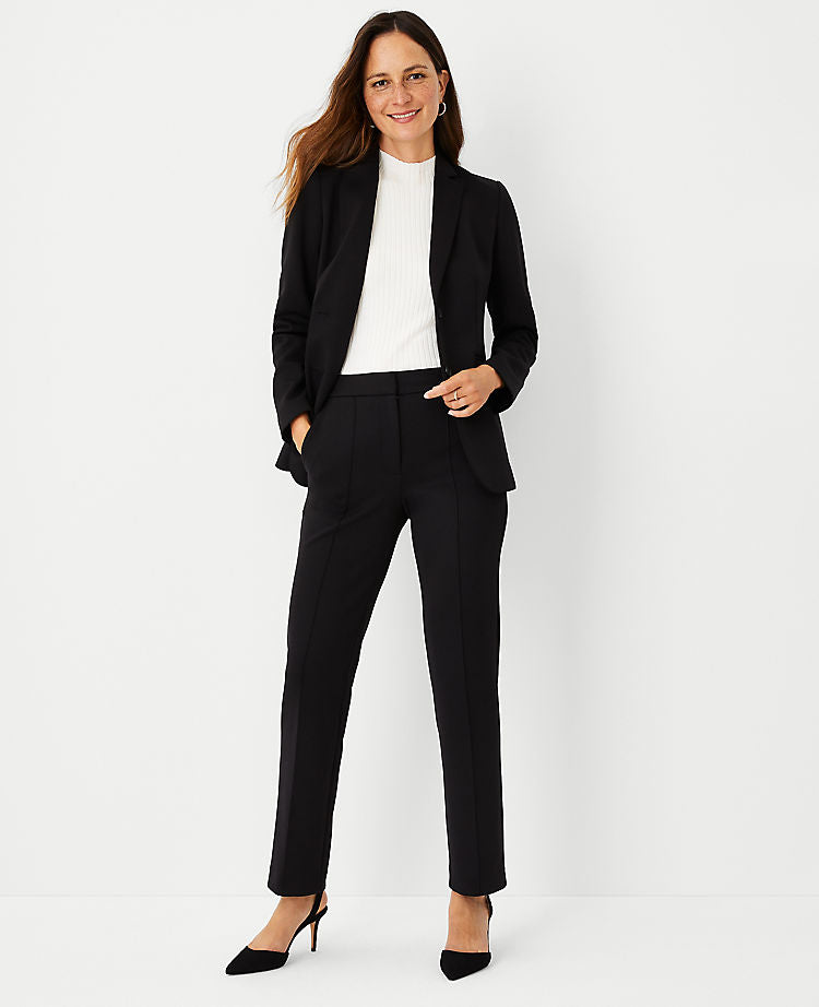 Le pantalon droit Sophia plissé en maille double.