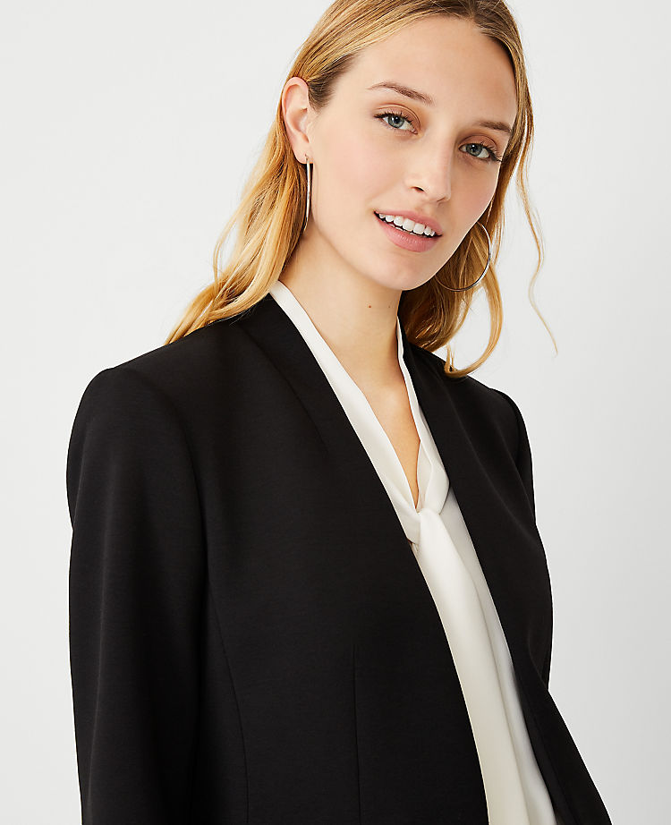 Le blazer coupé en maille double face
