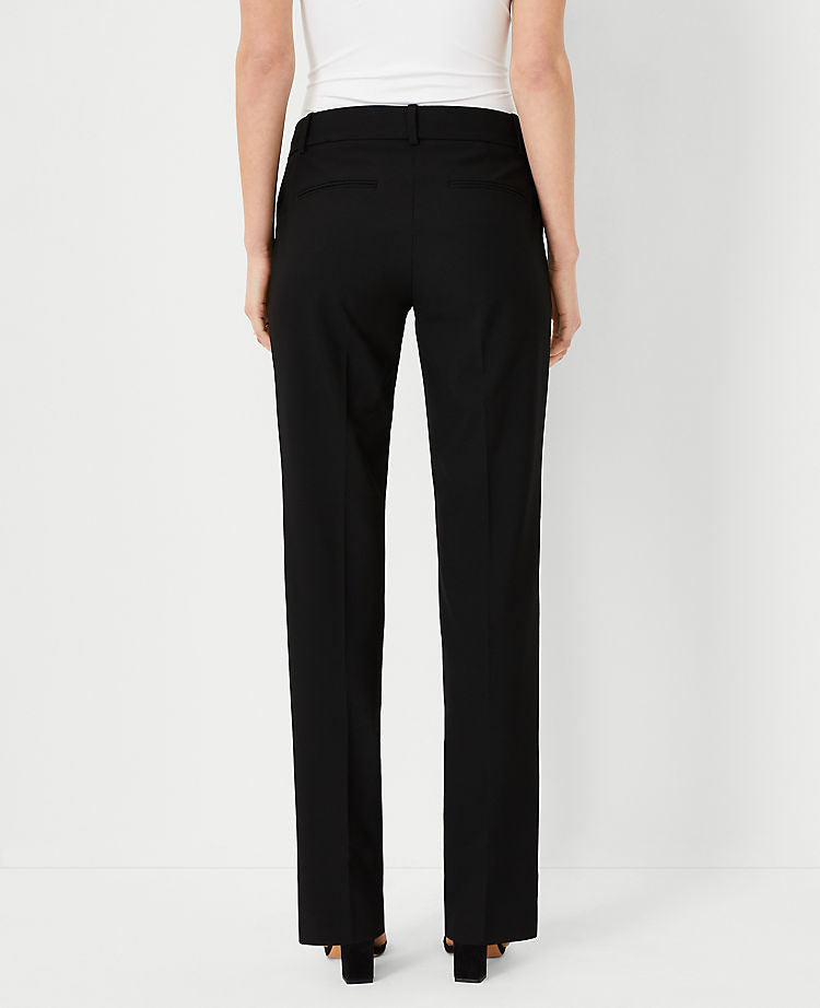 Die Sophia Straight Pant aus knitterarmem Stretch-Stoff