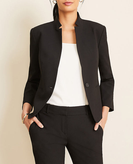 Le blazer à revers crantés en tissu extensible toutes saisons