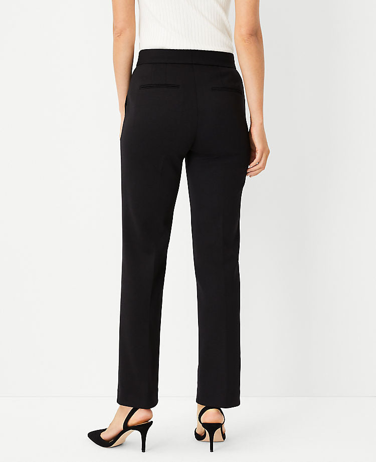 Le pantalon droit Sophia plissé en maille double.