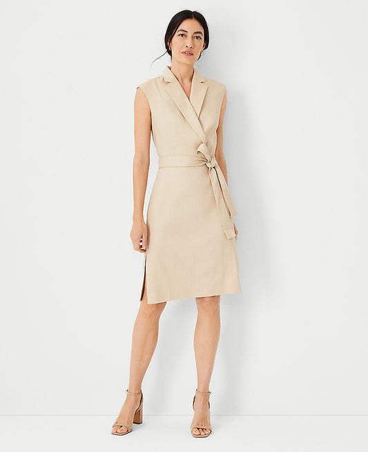 La robe à col à revers et lien à la taille en mélange de lin à chevrons