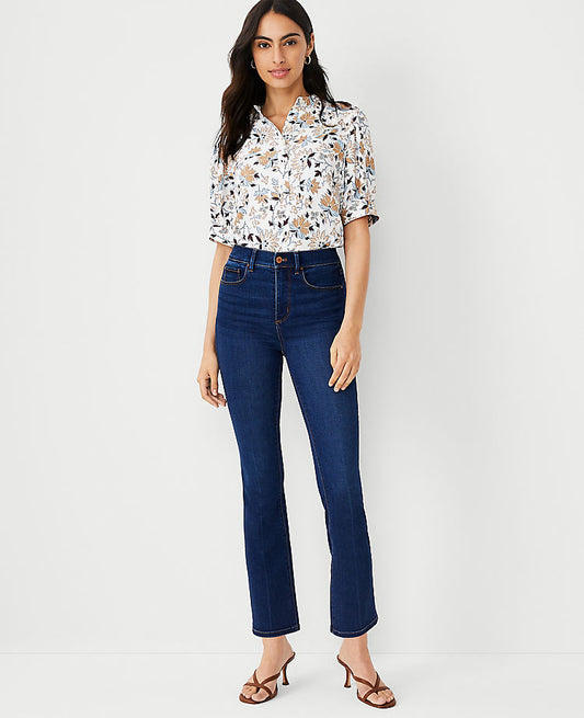 Jean boot cut court taille haute Sculpting Pocket en denim indigo foncé raffiné