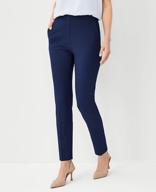 Le pantalon cheville Eva bi-stretch à fermeture éclair latérale