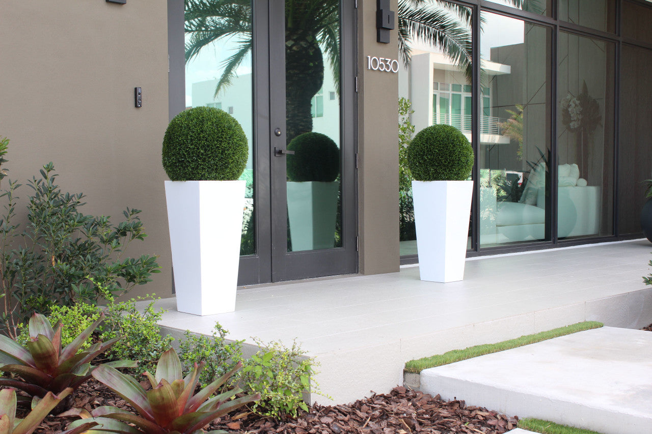 20″ Topiary with Medium Beau Fiberglass Vase