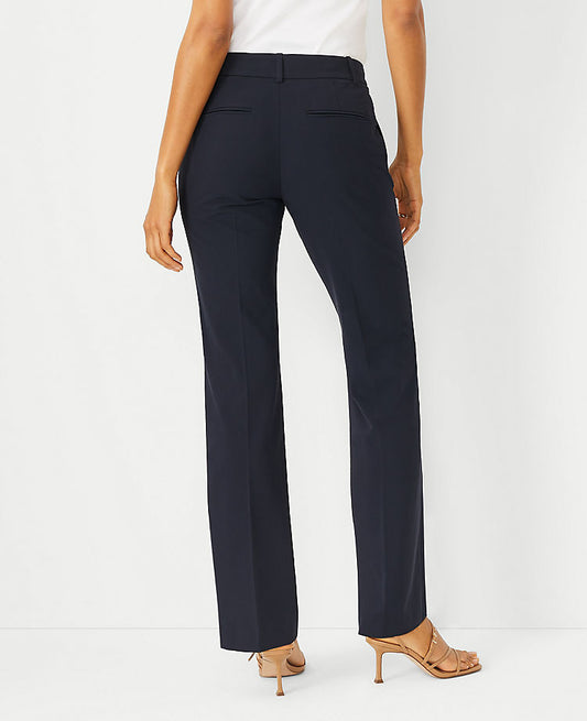 Le Pantalon Fuselé en Tissu Extensible Toutes Saisons – Coupe Courbe