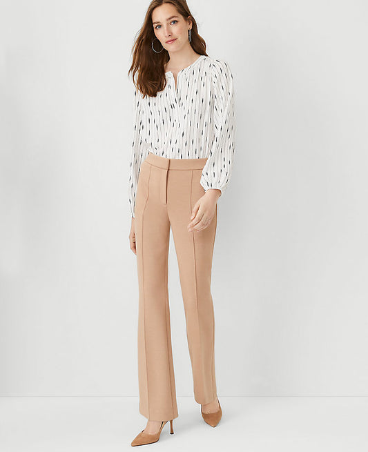 Le pantalon à pinces en maille double