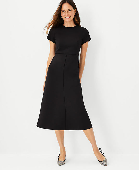 La robe évasée mi-longue en double tricot