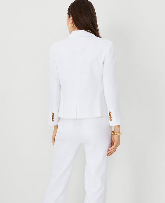 Le blazer court à deux boutons en mélange de lin