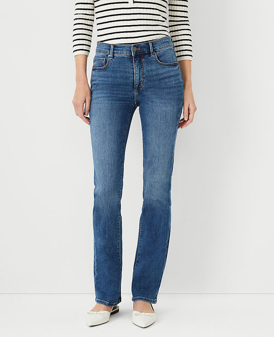 Jean bootcut mi-montant sculptant délavage pierre moyen