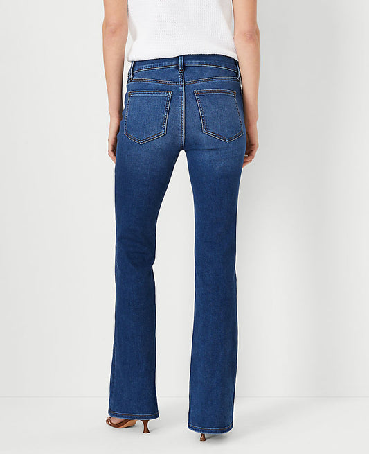 Jean bootcut taille mi-haute Sculpting Pocket en denim délavé classique – Coupe galbée