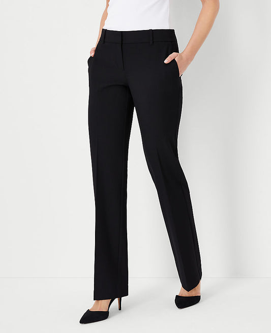 Le pantalon coupe droite en tissu extensible toutes saisons