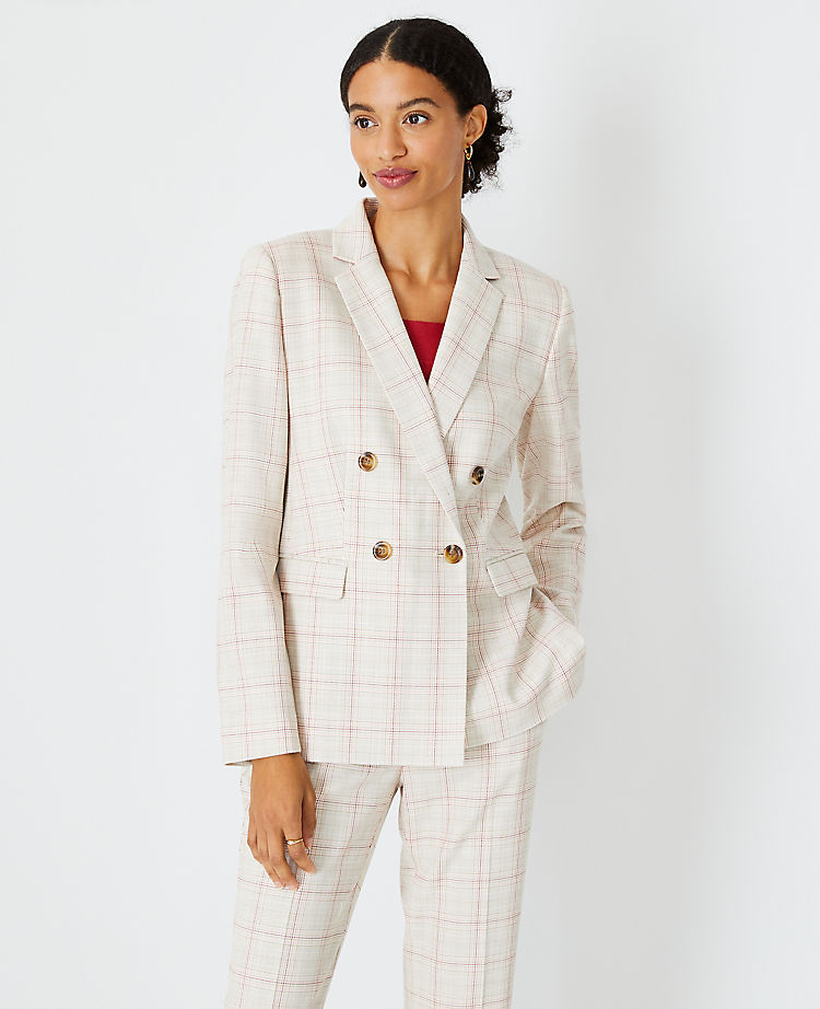 Le blazer croisé sur mesure à carreaux