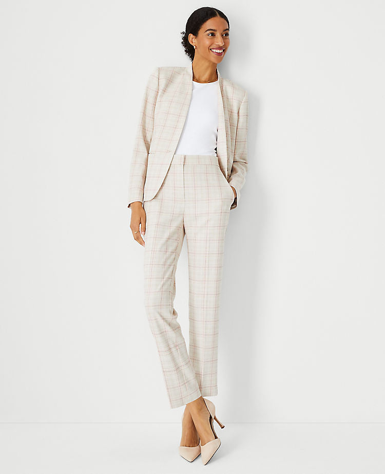 Le blazer à revers ouverts à carreaux