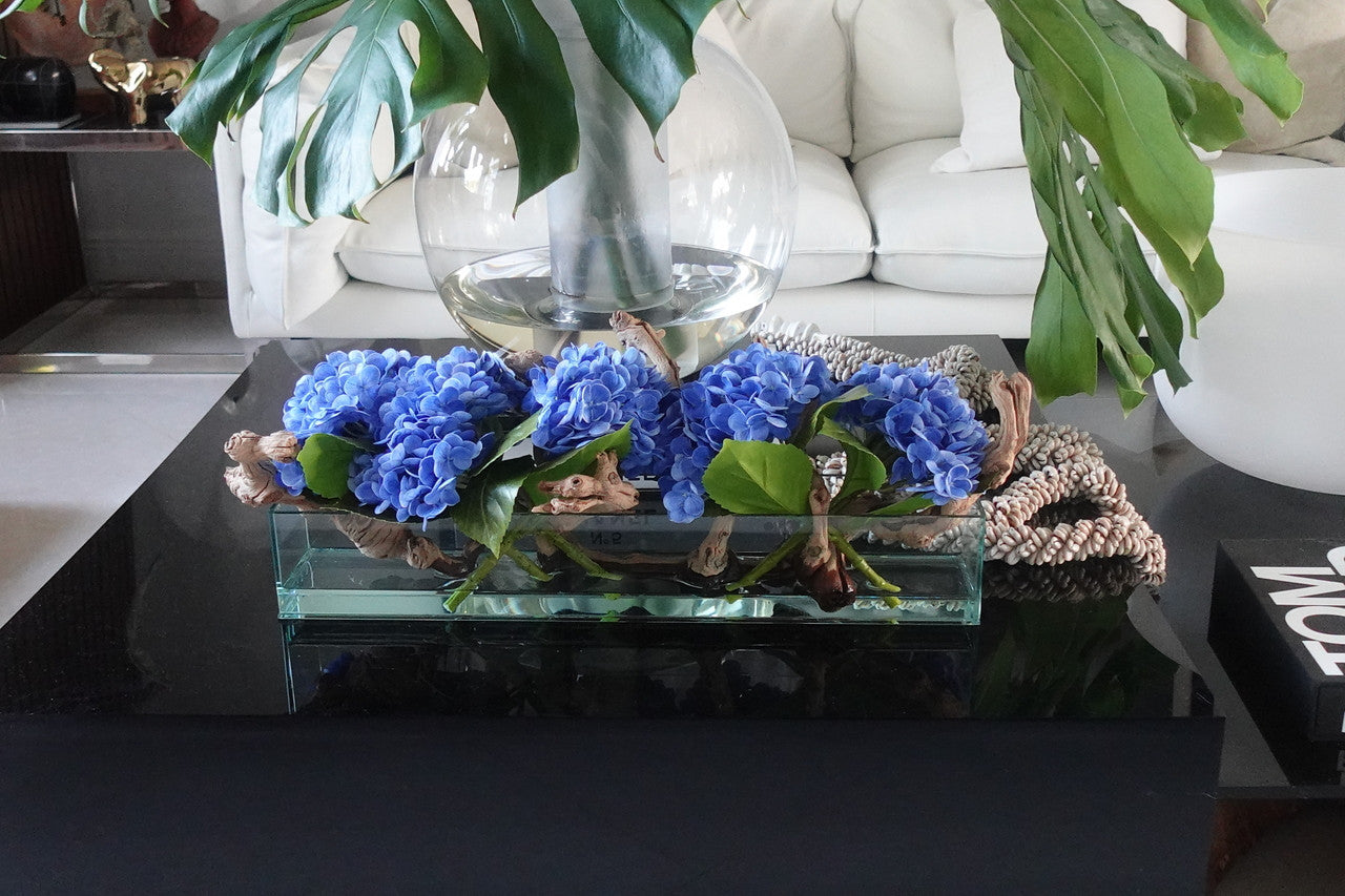Jardinière en verre moderne Casa avec hortensias et bois flotté