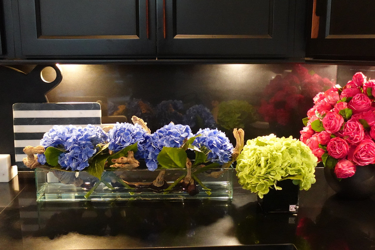 Jardinière en verre moderne Casa avec hortensias et bois flotté