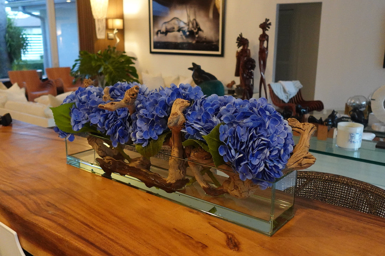 Jardinière en verre moderne Casa avec hortensias et bois flotté
