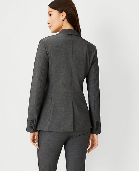 Le blazer long à un bouton en tissu bi-extensible