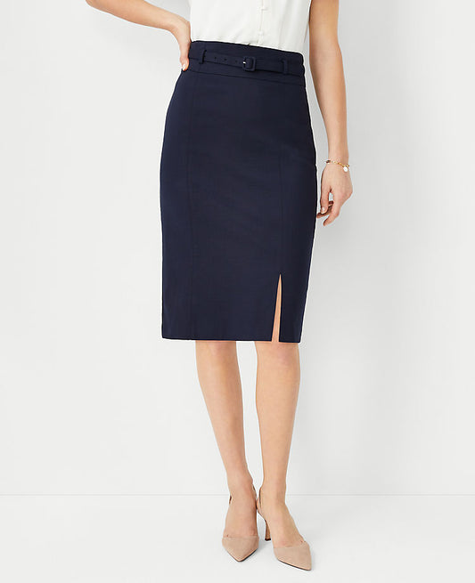 La jupe crayon ceinturée en coton stretch