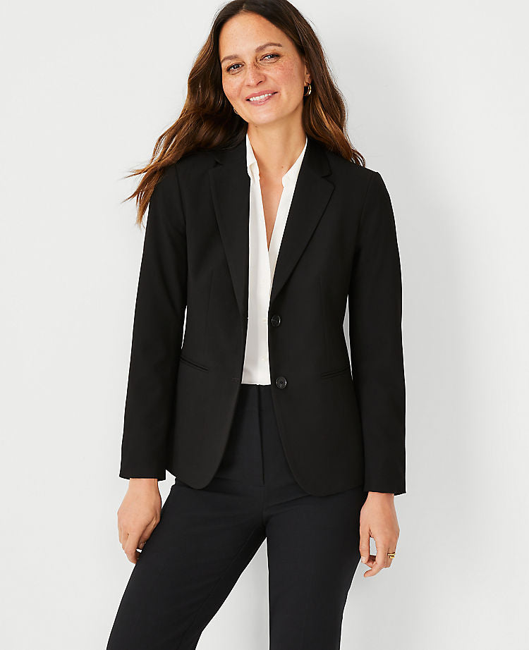 Der lange Zweiknopf-Blazer aus ganzjährig tragbarer Stretch-Qualität