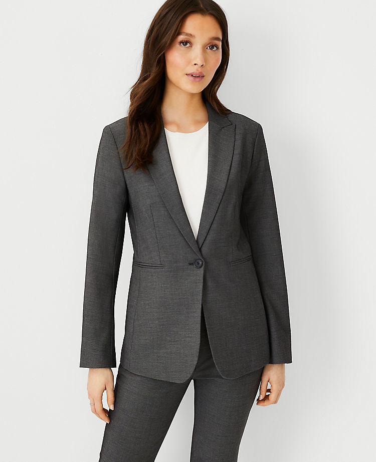 Le blazer long à un bouton en tissu bi-extensible