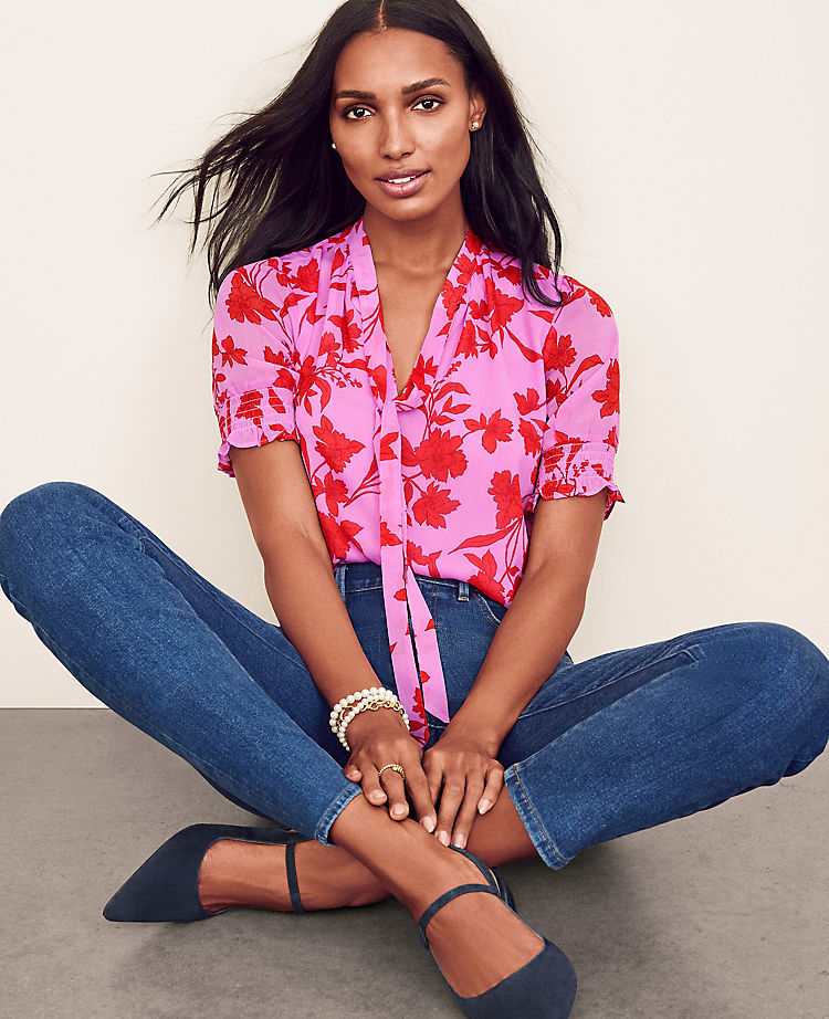 Sculpting Pocket Mid Rise Taper Jeans in klassischer Indigo-Waschung