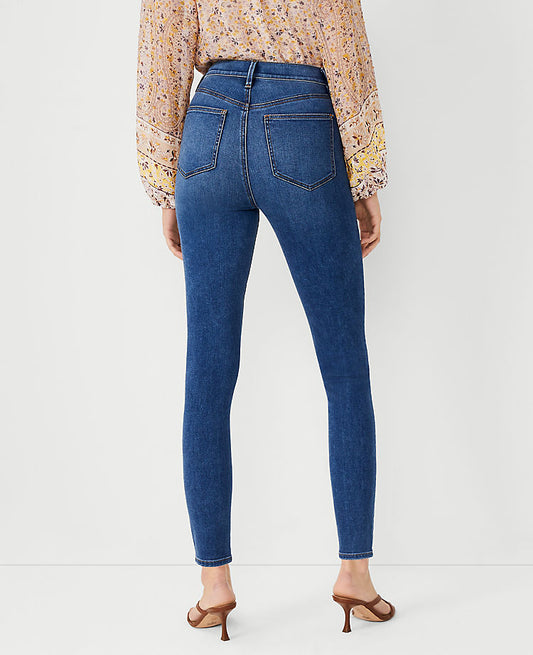 Jean skinny galbant taille très haute avec poches, coupe galbante, coloris délavé classique