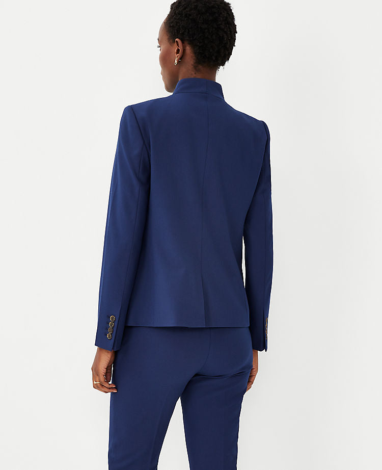 Le blazer à découpes en bi-stretch