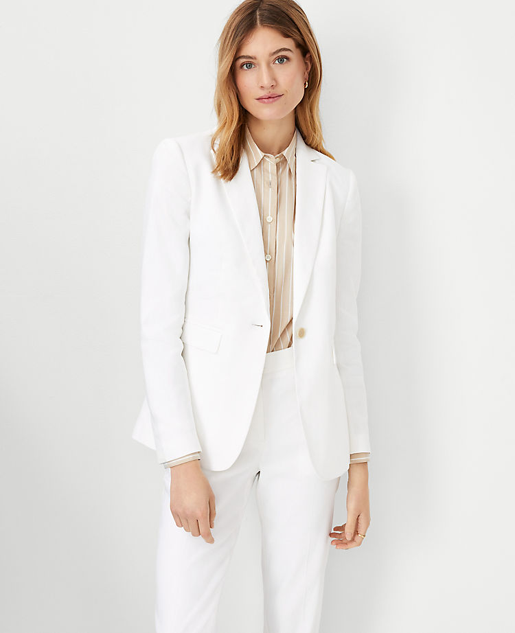 Le blazer long à bouton unique et revers crantés en mélange de lin chevrons