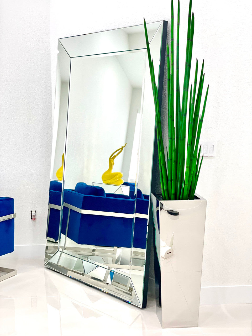 Jardinière cube en acier inoxydable avec Sansevieria