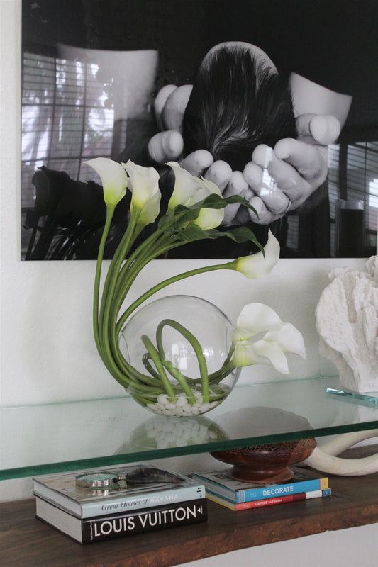 Crosswinds vase with calla lilies(Out of Stock)