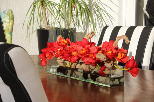 Jardinière moderne en verre « Casa » de 60 cm avec orchidées Cymbidium rouges