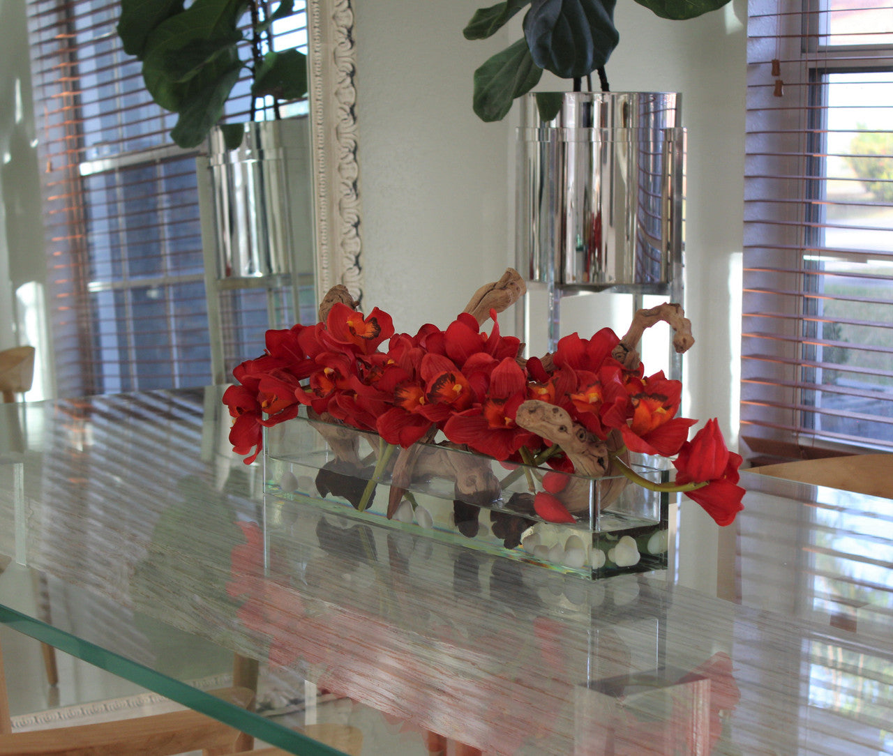 Jardinière moderne en verre « Casa » de 60 cm avec orchidées Cymbidium rouges