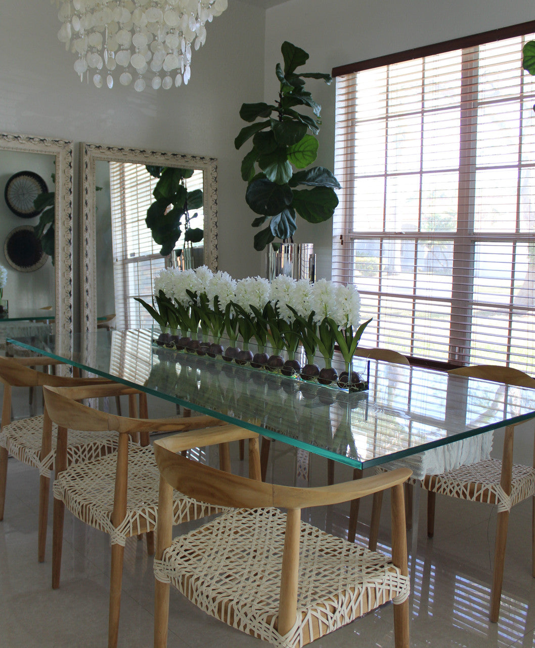 Jardinière de 48 po Casa Moderna en verre avec jacinthes blanches