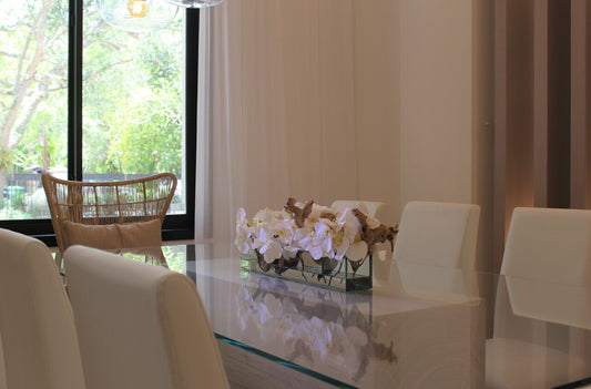Jardinière Casa Moderna en verre de 24 po avec orchidées blanches
