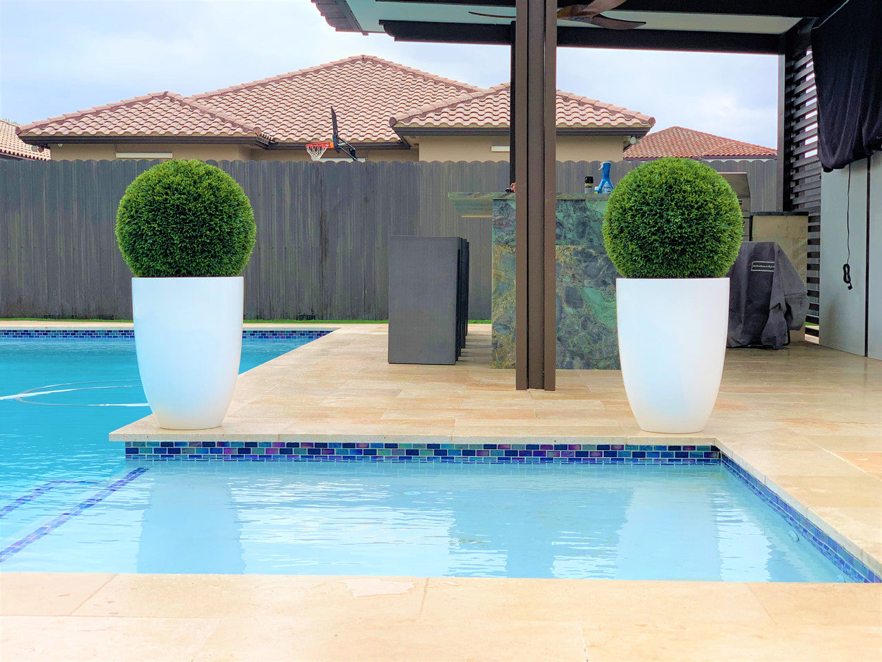 Ben L Fiberglass with 20″ Topiary