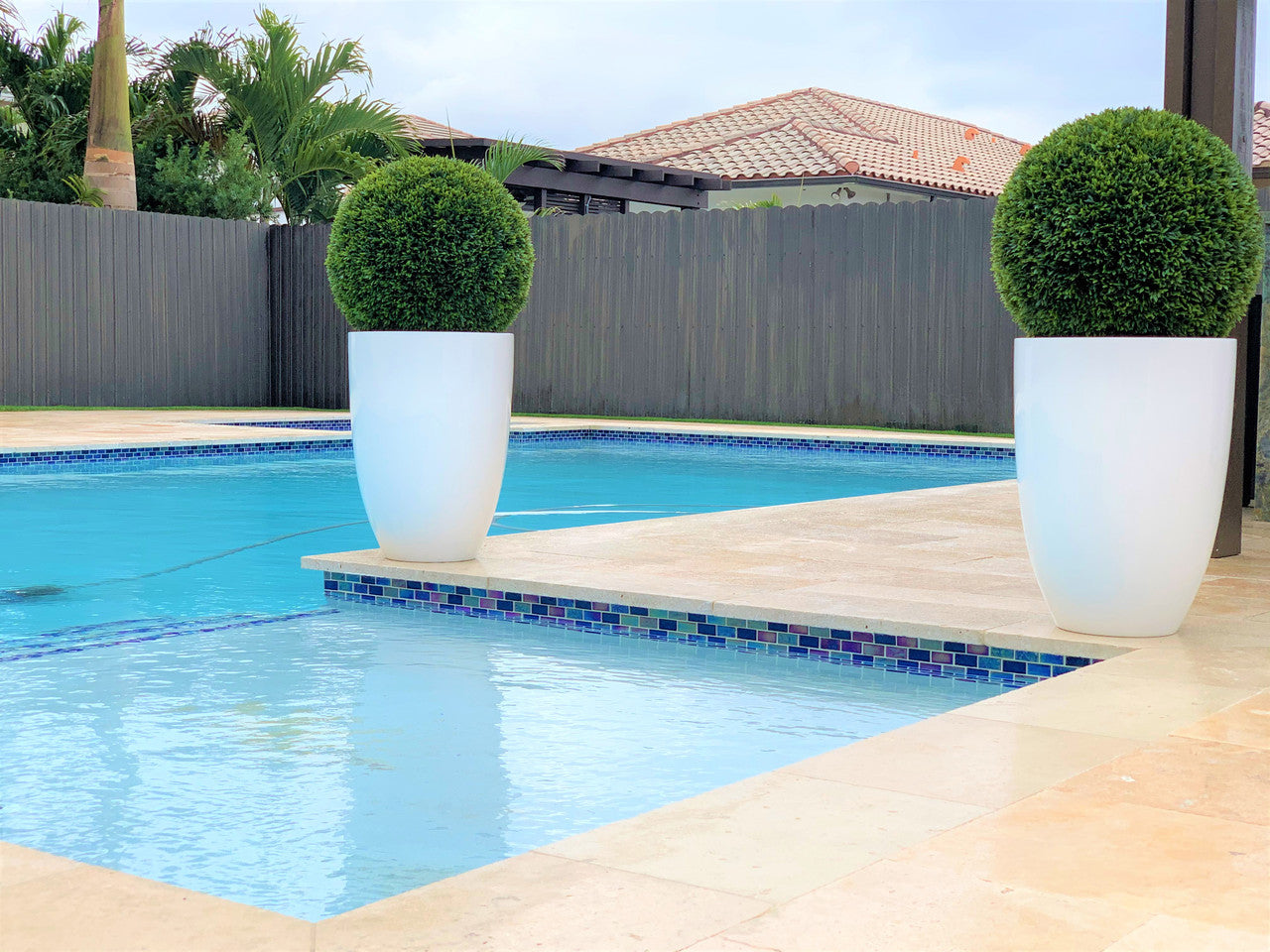 Ben L Fiberglass with 20″ Topiary