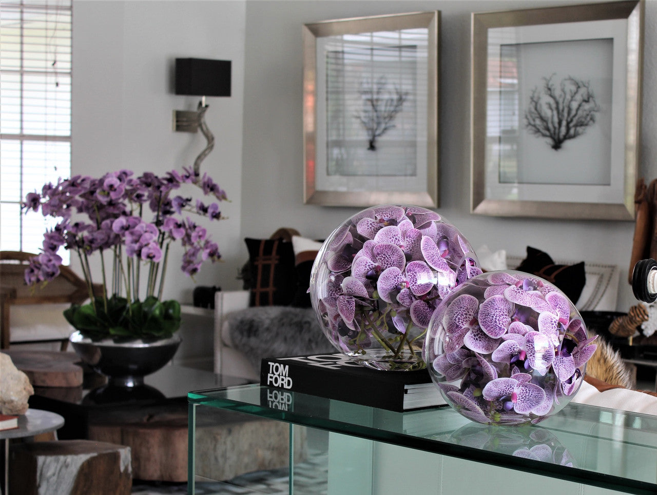Vase Crosswinds 30 cm avec orchidées violettes